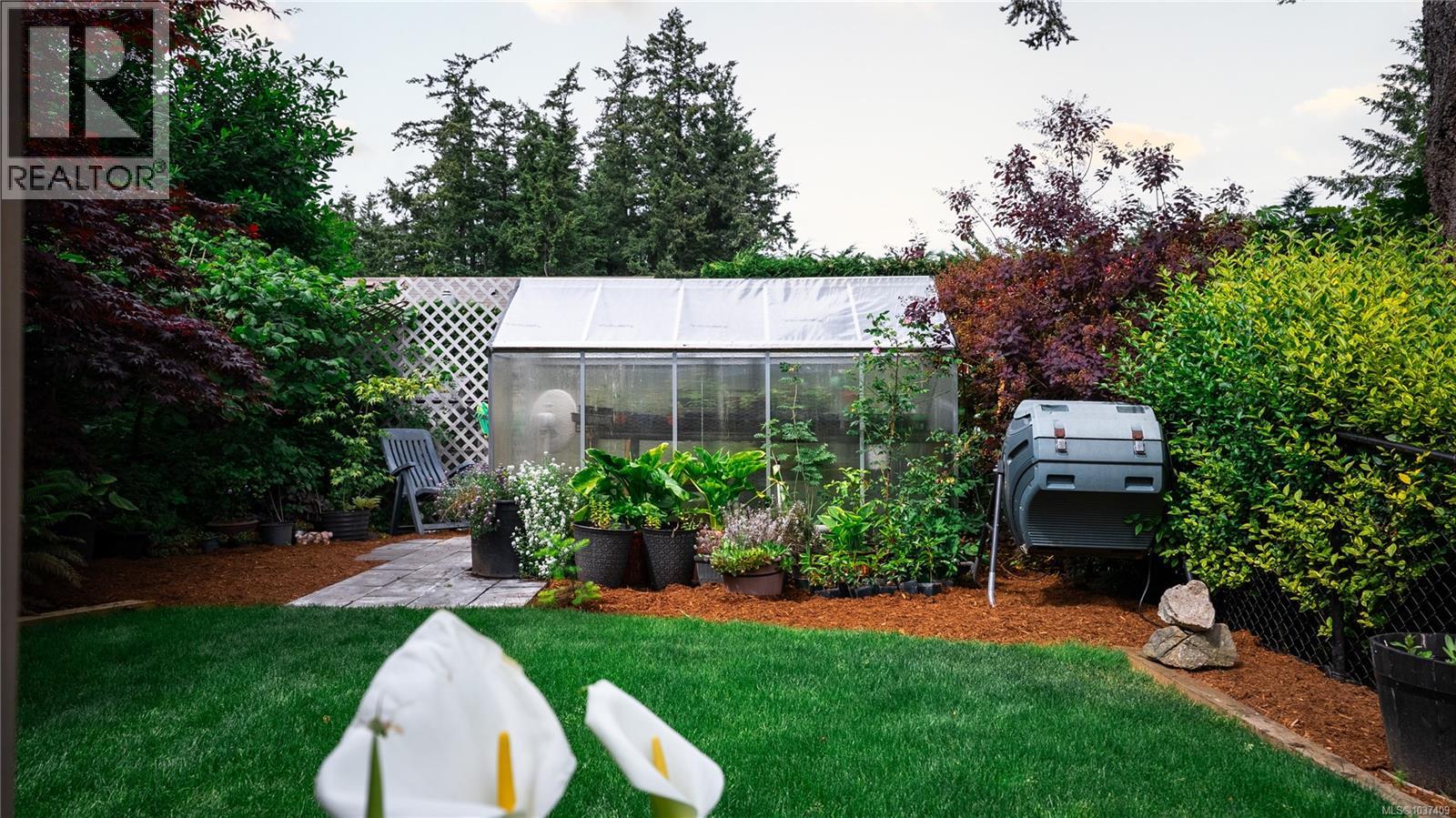 6258 Robin Way, Central Saanich