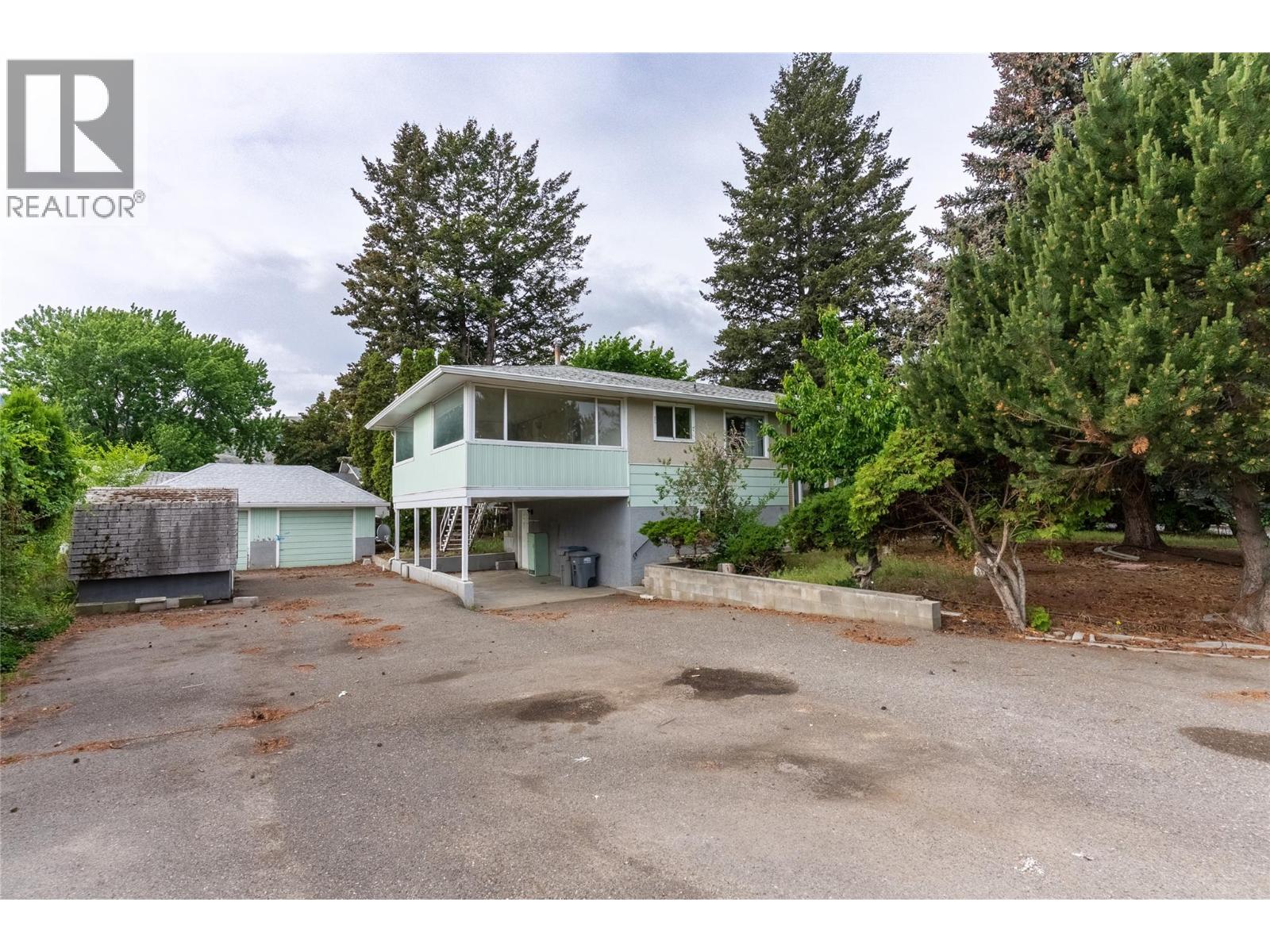 864 SHELAN Place - 1