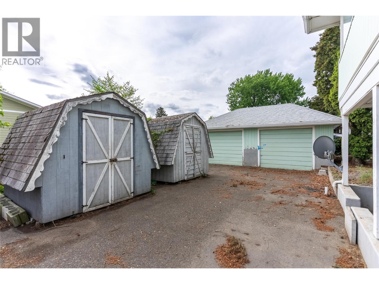 864 SHELAN Place - 5