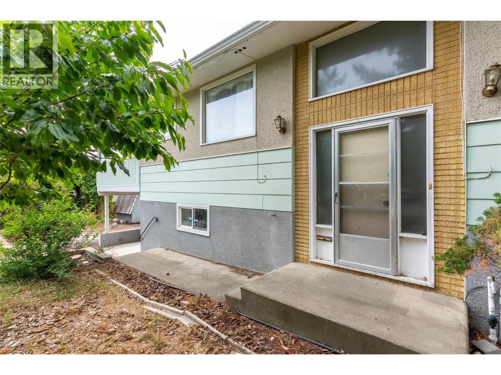 864 SHELAN Place - 27