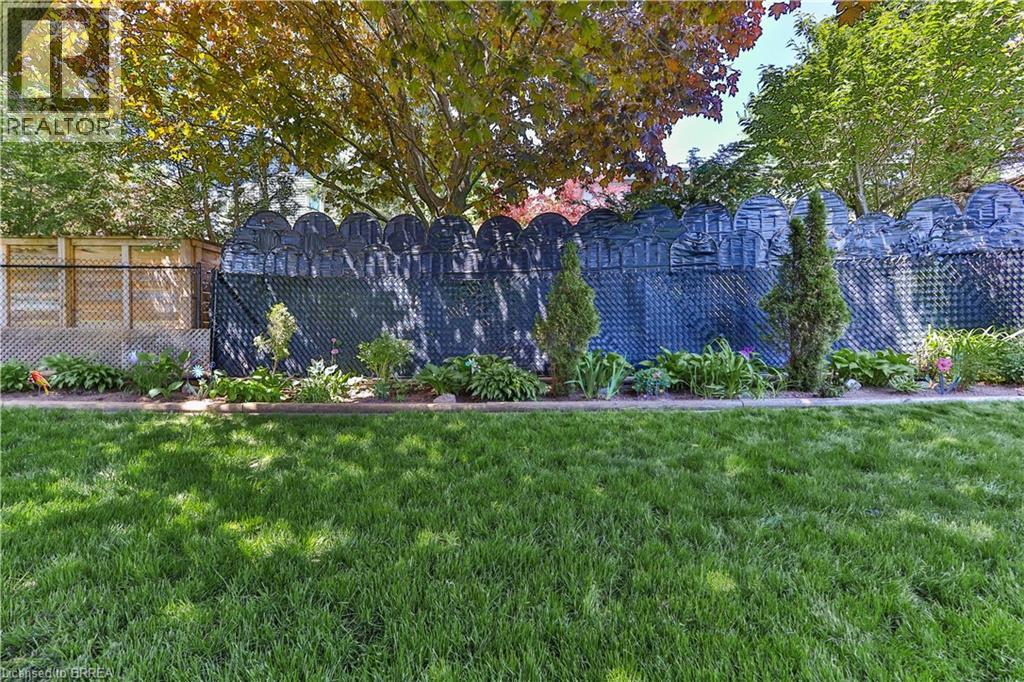 16 SANDLEWOOD Avenue - 33