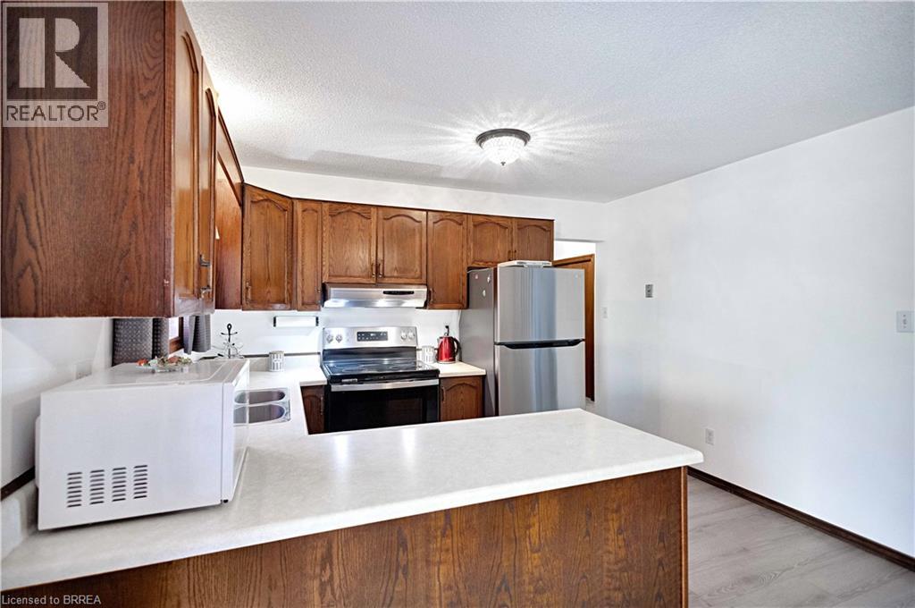 16 SANDLEWOOD Avenue - 13