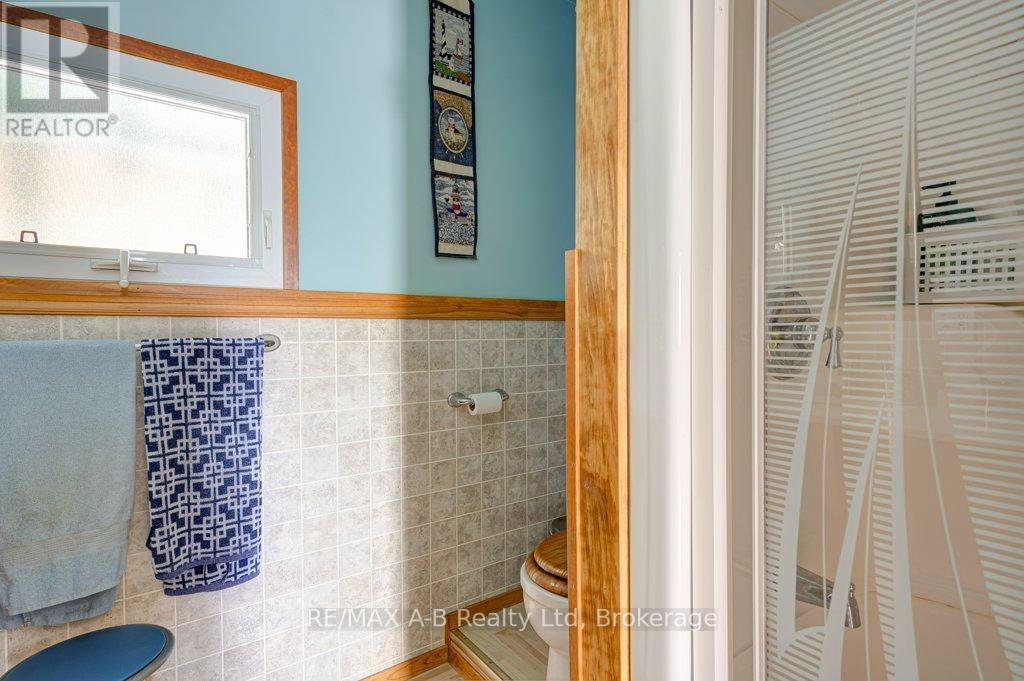 304 DOUGLAS STREET - 17
