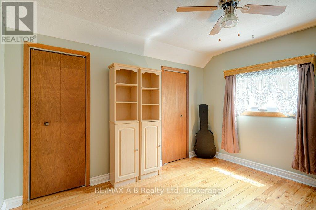 304 DOUGLAS STREET - 19