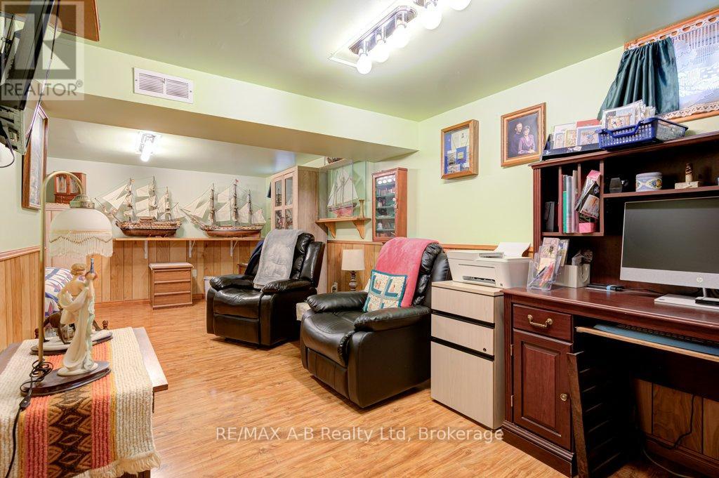304 DOUGLAS STREET - 23