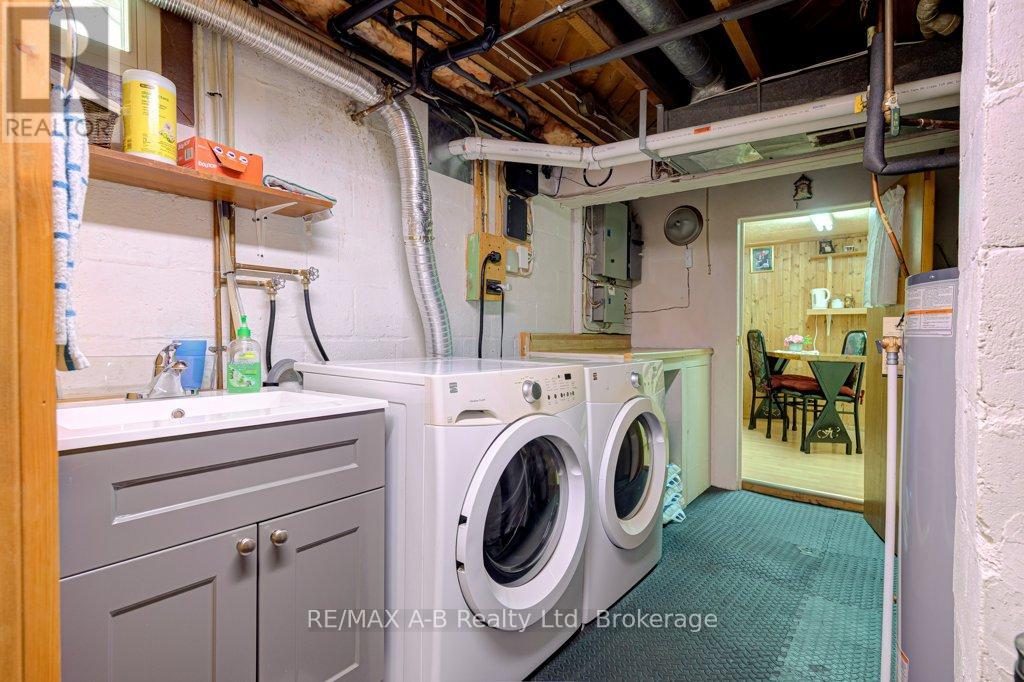 304 DOUGLAS STREET - 28
