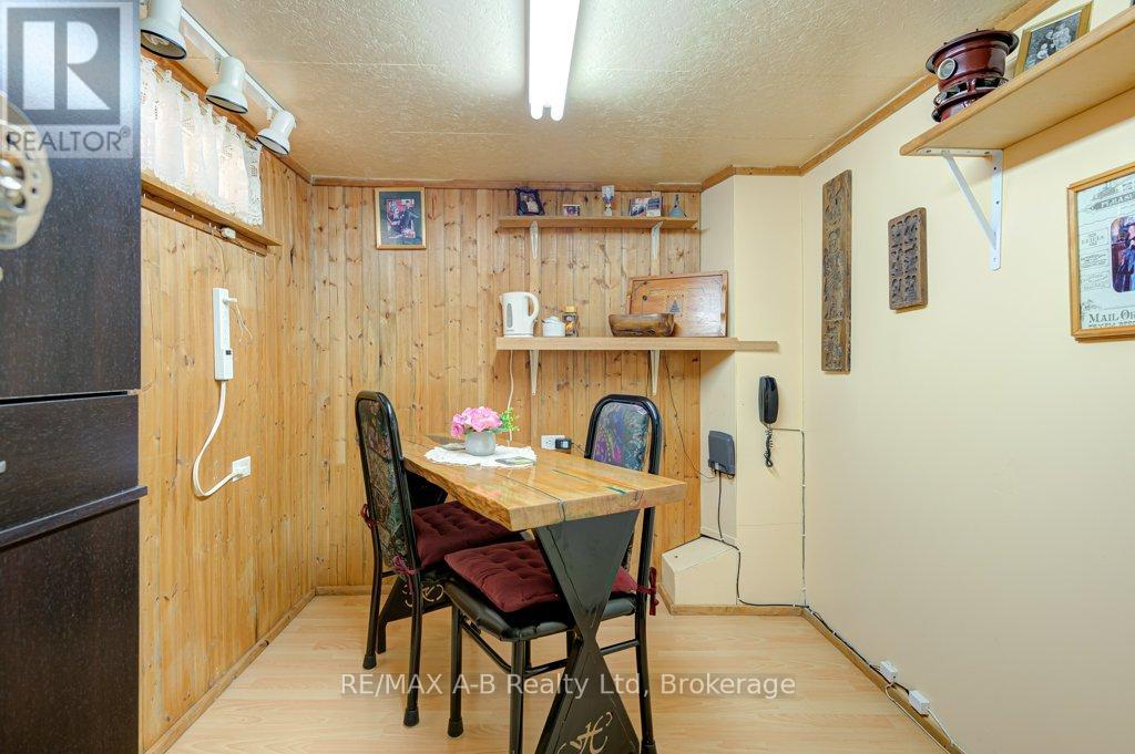 304 DOUGLAS STREET - 29