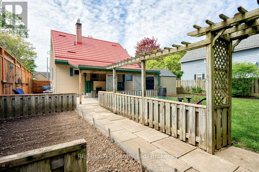304 DOUGLAS STREET - 36