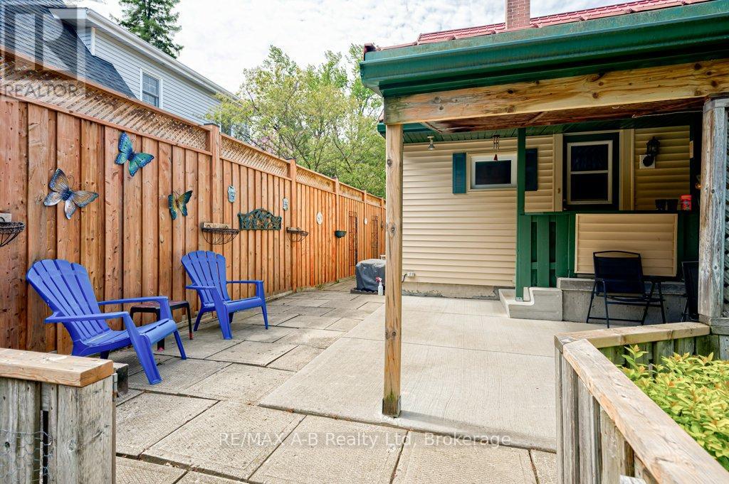 304 DOUGLAS STREET - 37