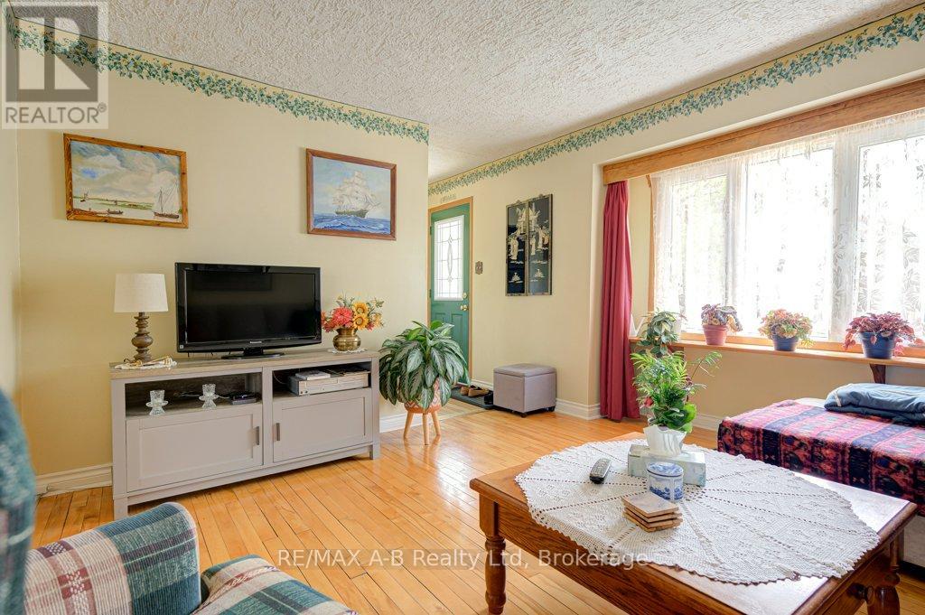 304 DOUGLAS STREET - 9