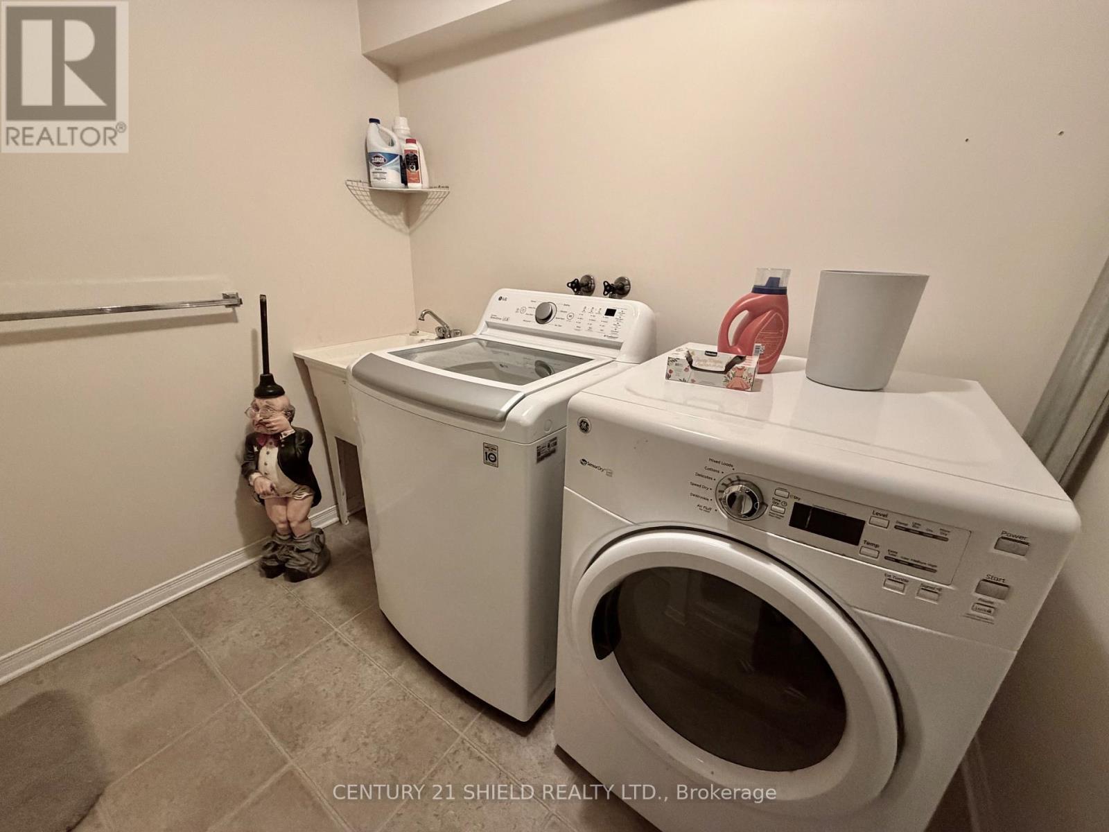 101 MCKENZIE STREET W - 15