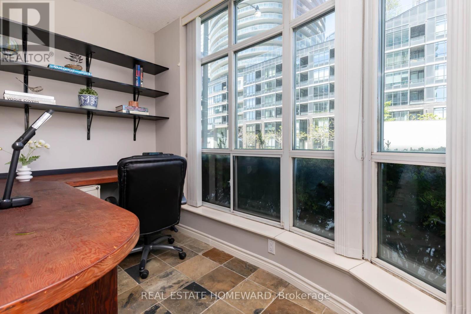 #101 600 QUEENS QUAY W - 11