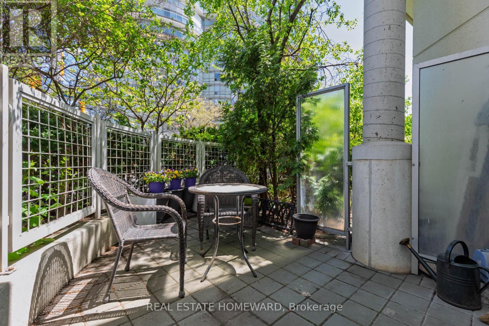#101 600 QUEENS QUAY W - 17
