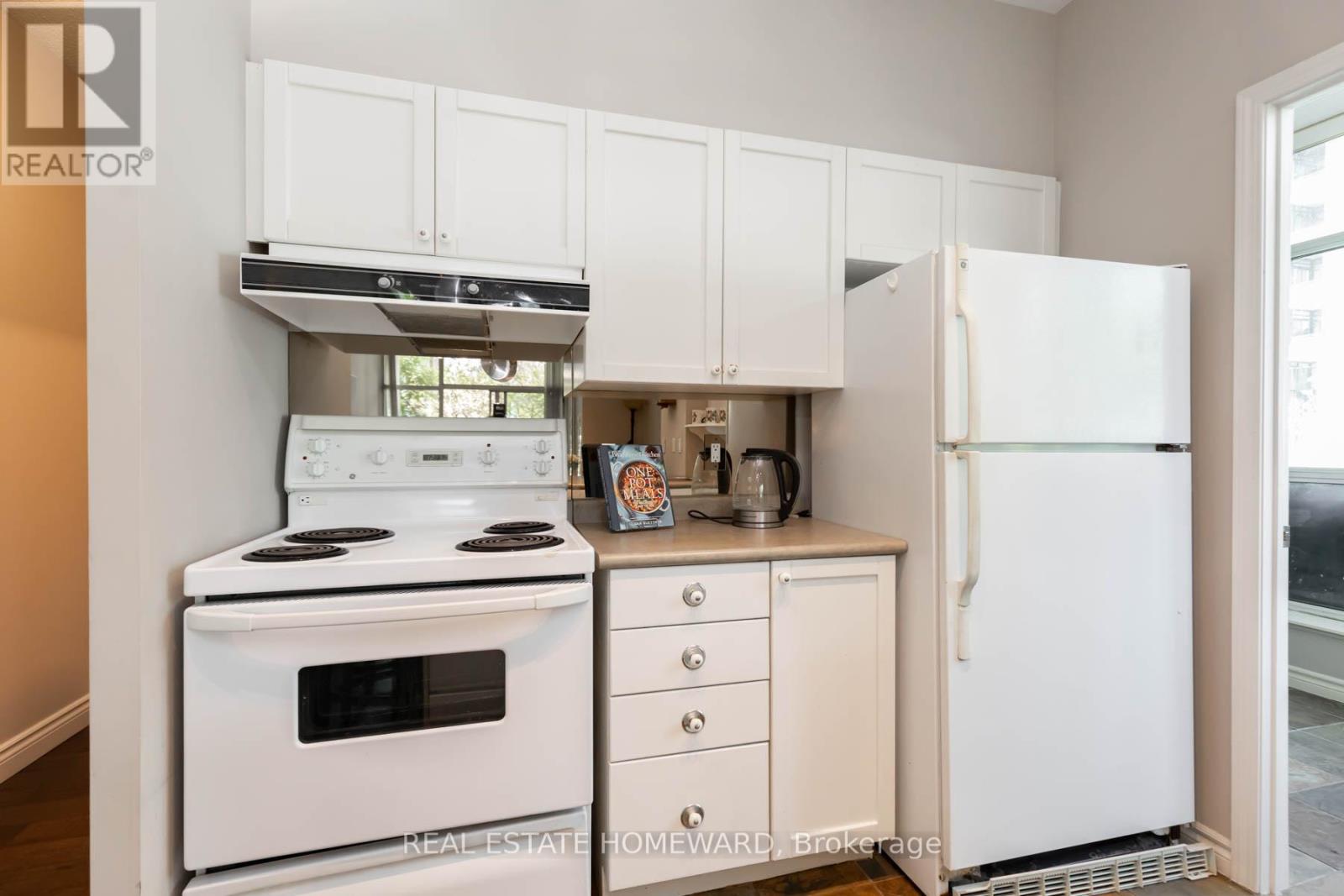 #101 600 QUEENS QUAY W - 8