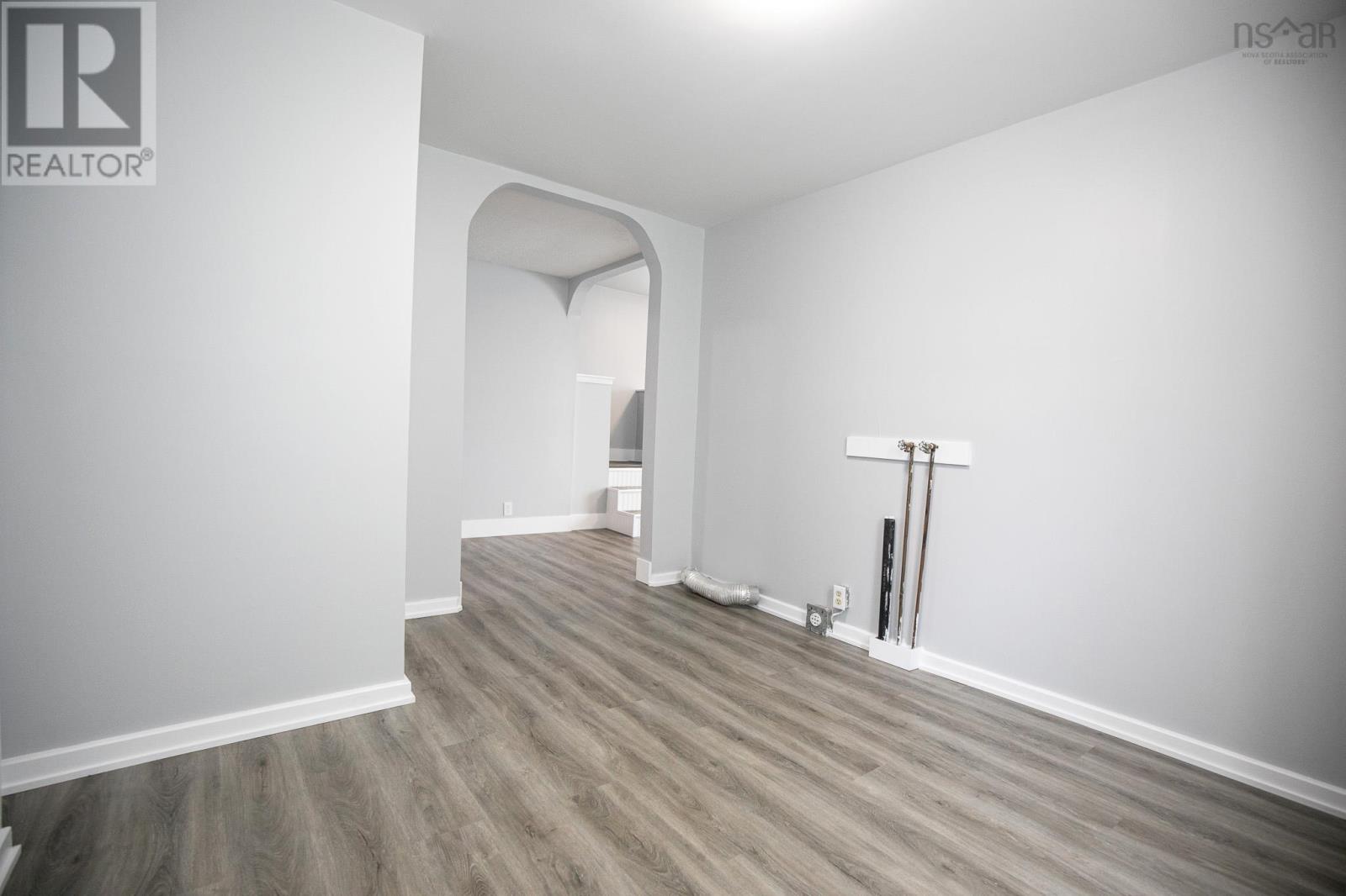 32 Douglas Avenue - 23