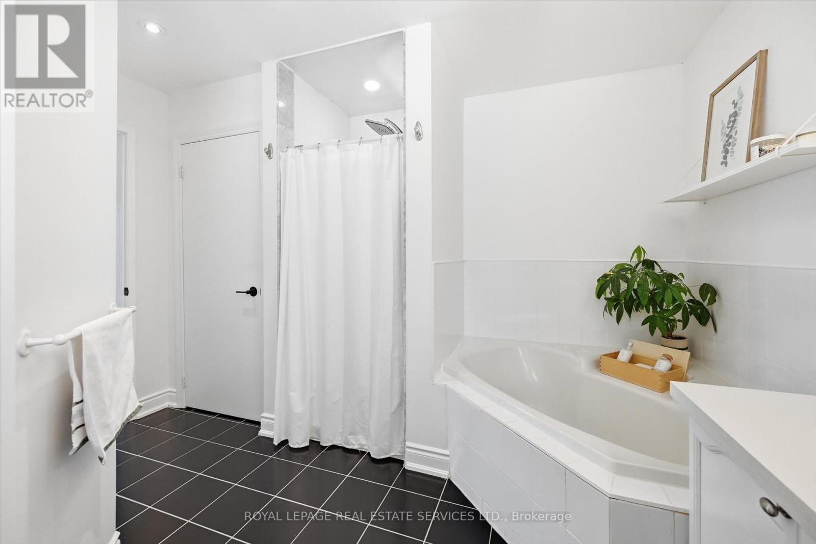2123 GRAND RAVINE DRIVE - 33