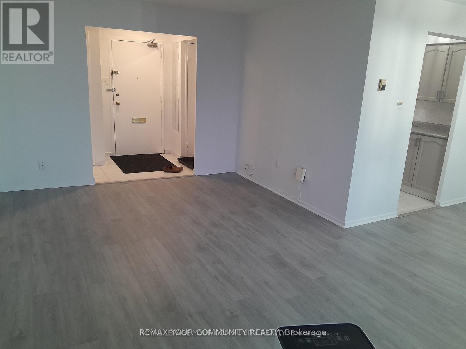 #404 5 FRITH ROAD - 11