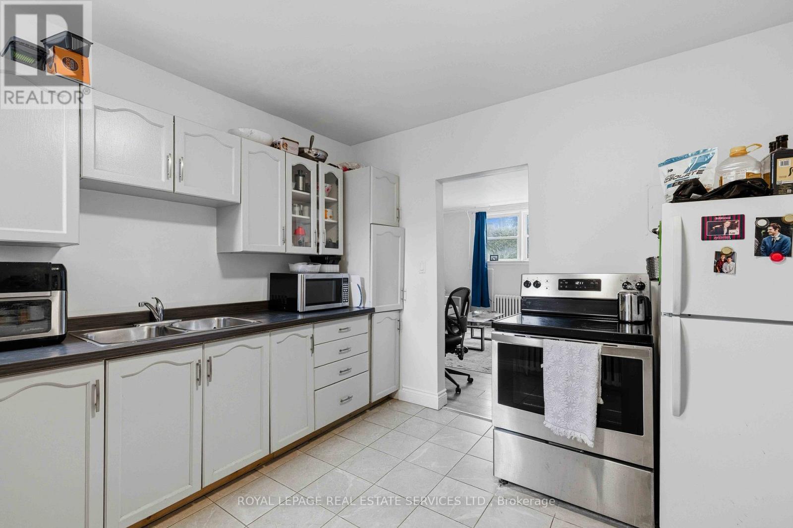 1028 JOHNSON STREET - 22
