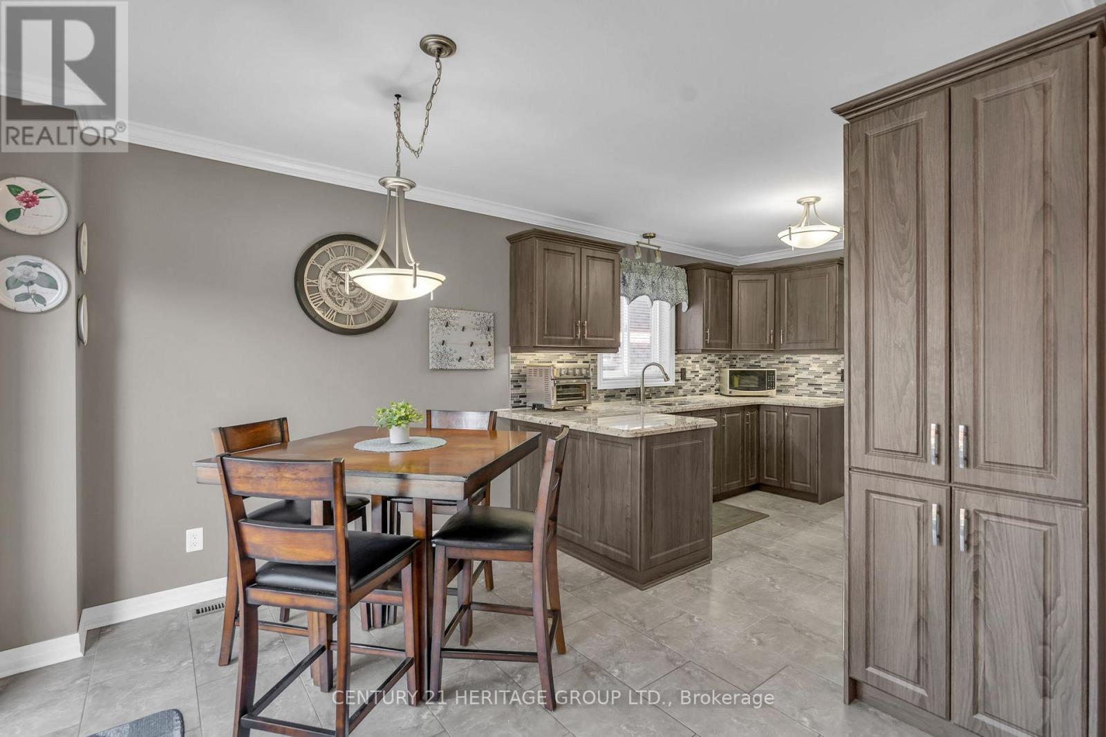 73 STOLLAR BOULEVARD - 21