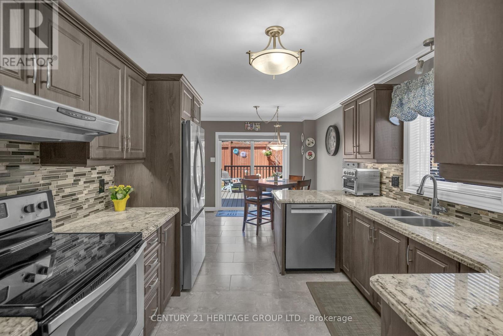 73 STOLLAR BOULEVARD - 26
