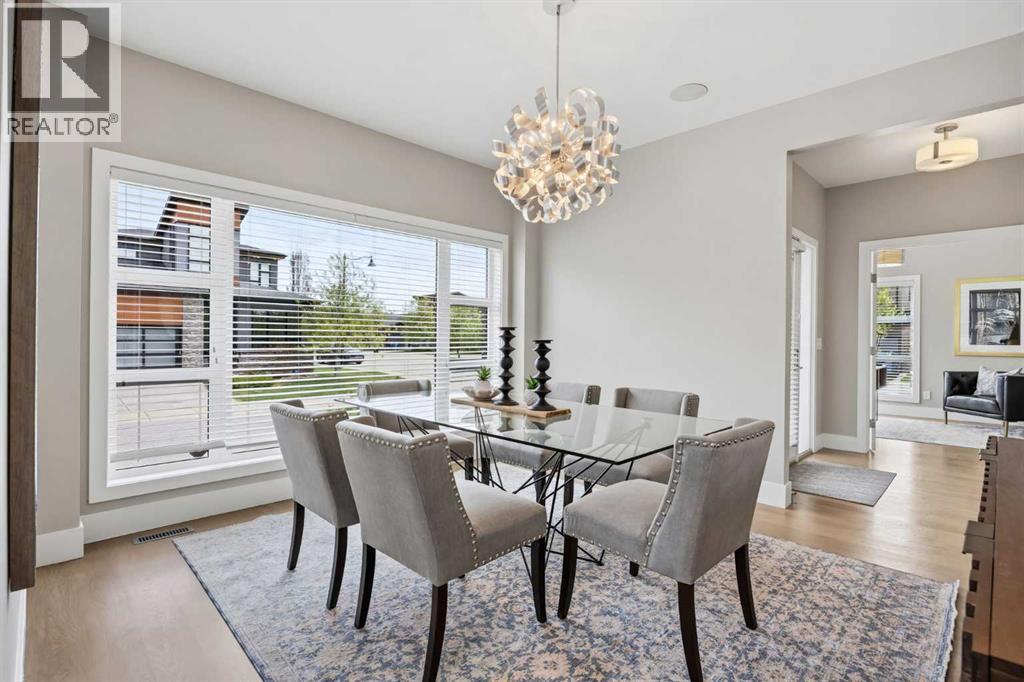 Formal dining room / flex room