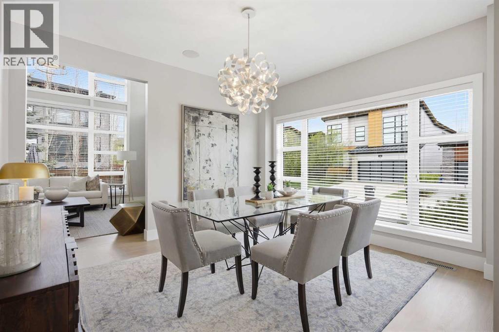 Formal dining room / flex room