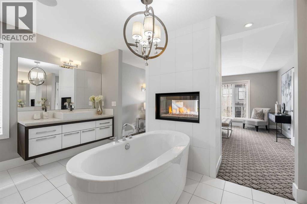 Freestanding soaker tub