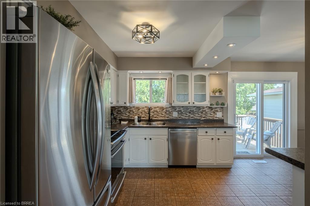 26 CENTENNIAL Drive, Brantford, Ontario, N3R5X7 — Photo 12
