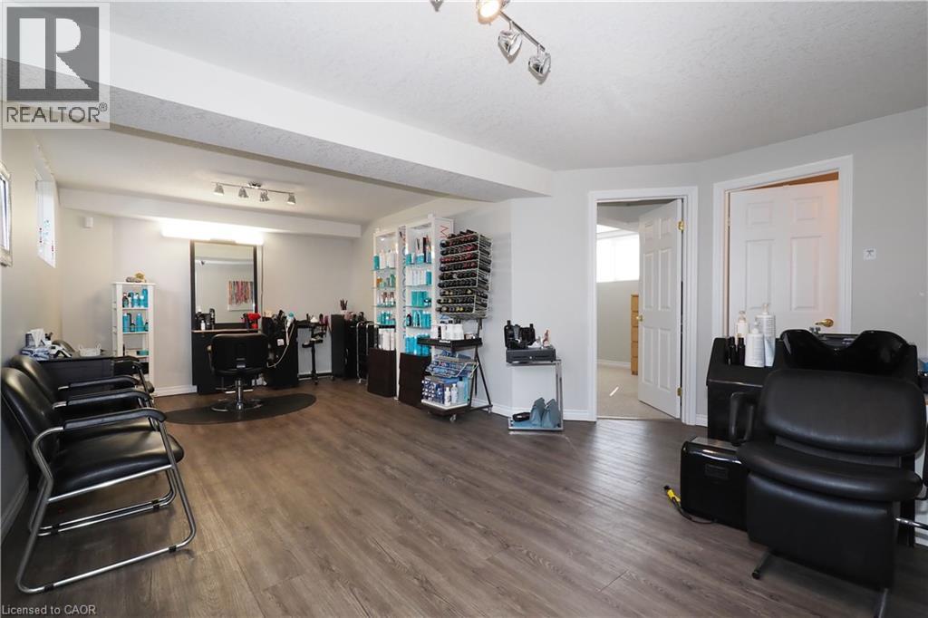 40 DINEEN Court - 28