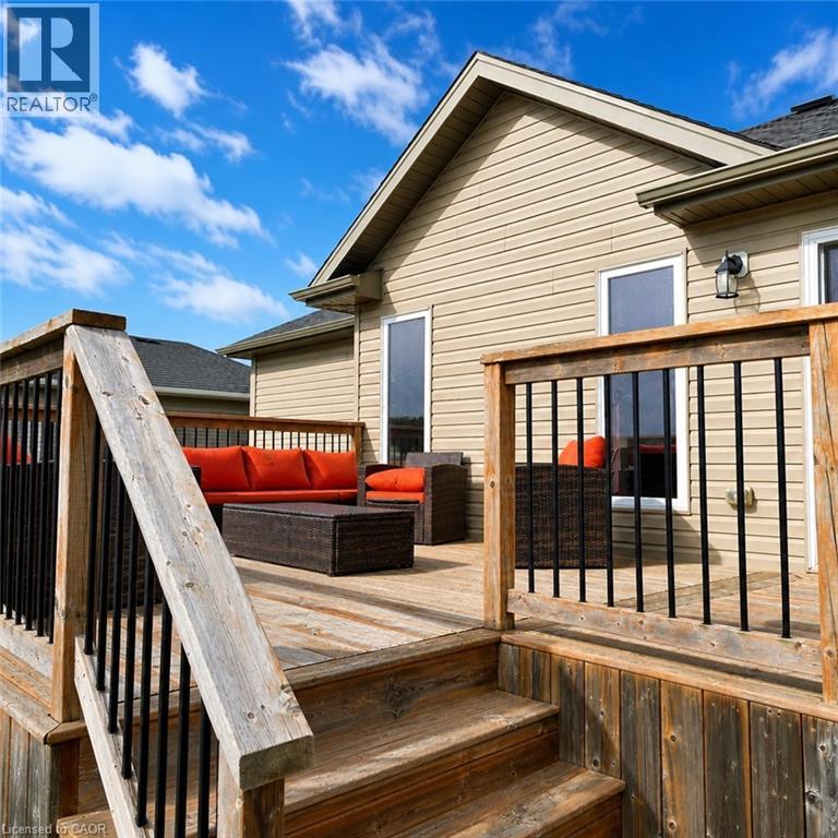70 HALLIDAY Drive - 27