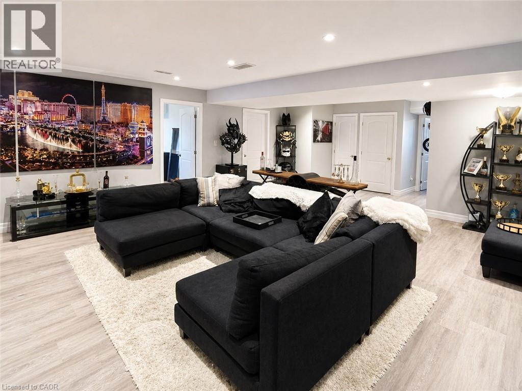 70 HALLIDAY Drive - 21