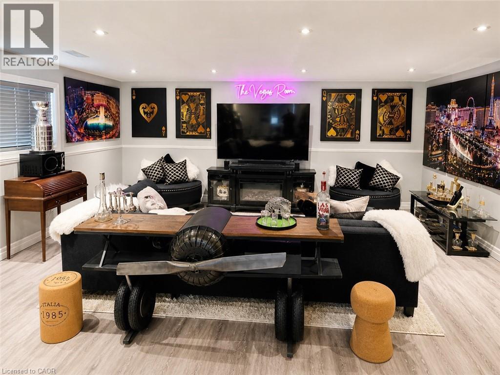 70 HALLIDAY Drive - 22