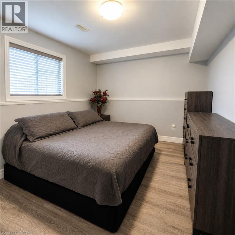 70 HALLIDAY Drive - 24