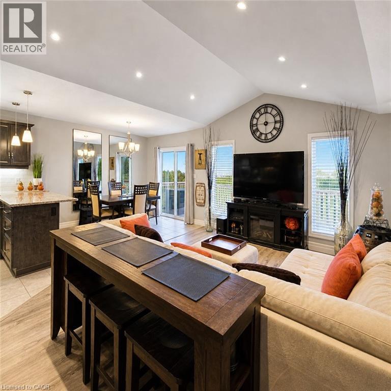 70 HALLIDAY Drive - 5