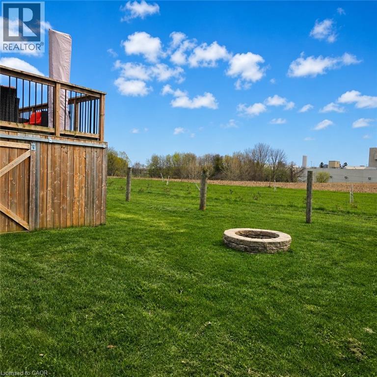 70 HALLIDAY Drive - 28