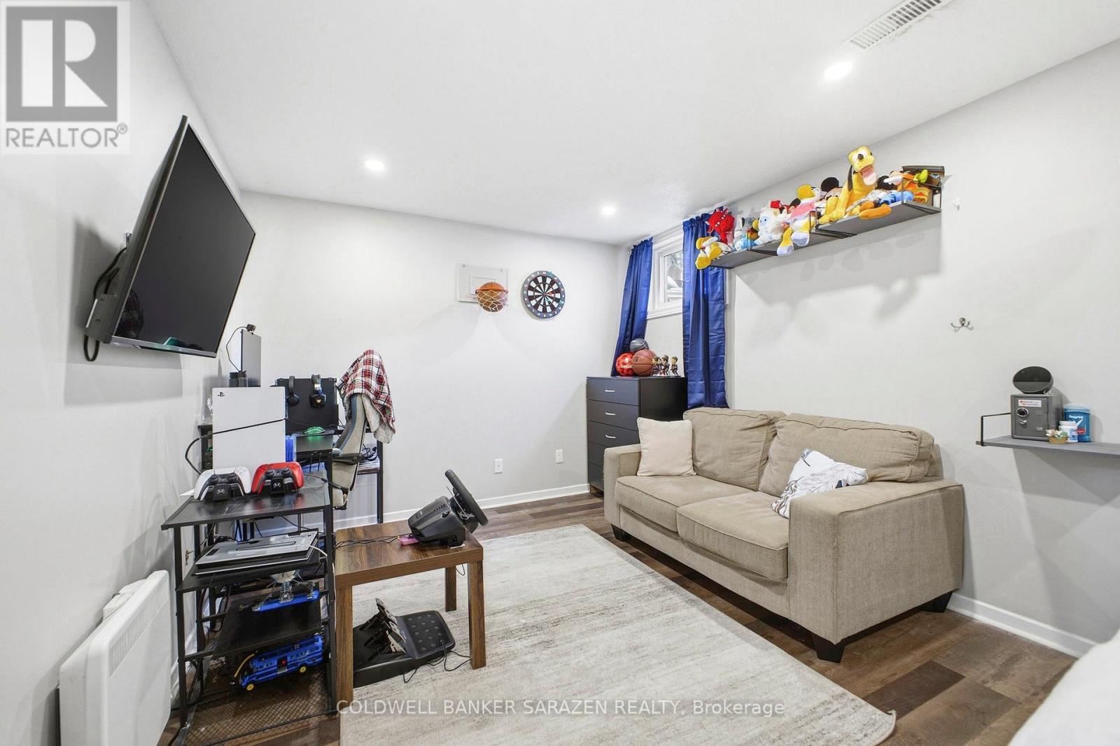 161 MCCLINTOCK WAY - 26