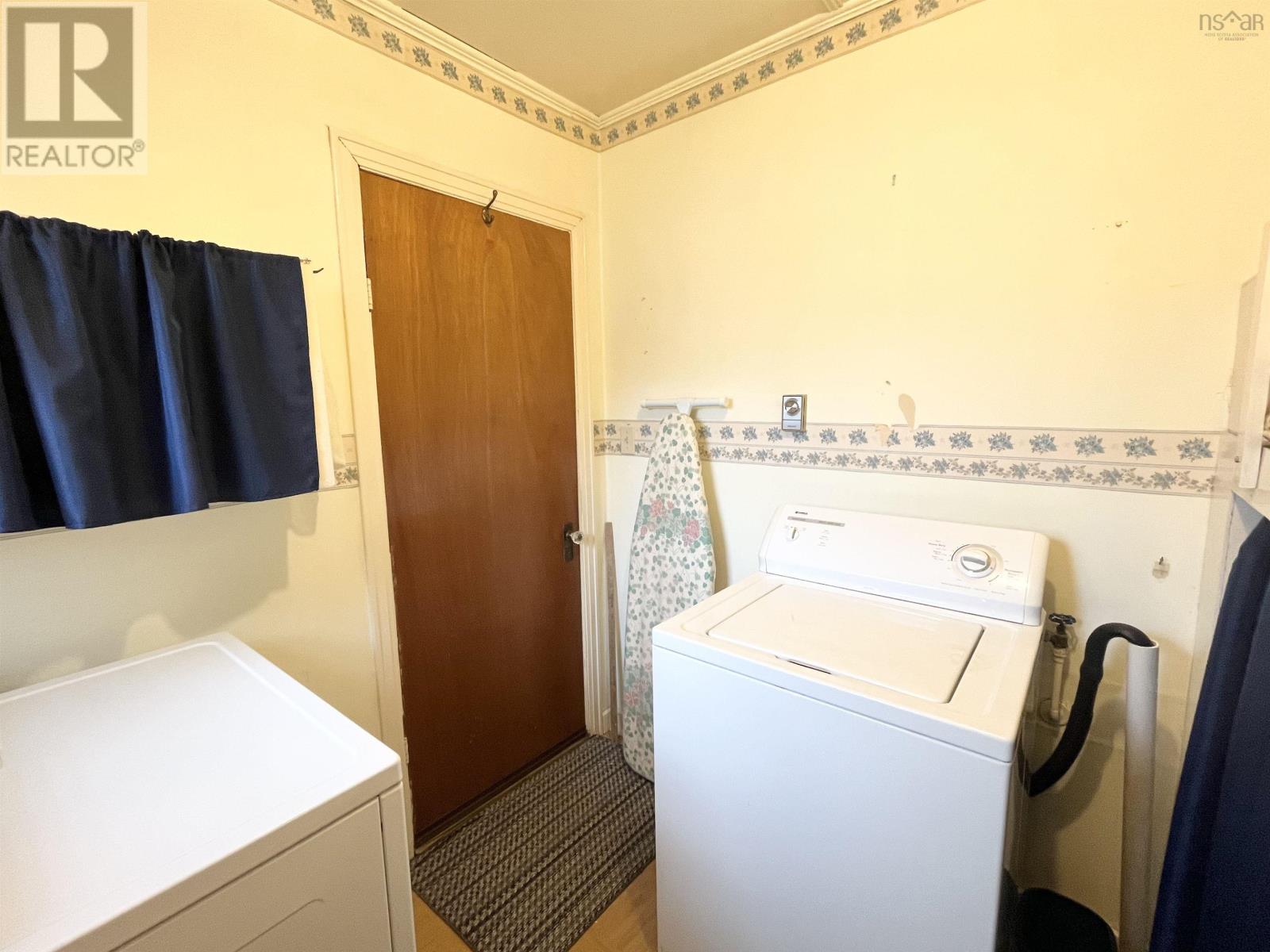 Property 10 of 27 of 43 Hibbert Street