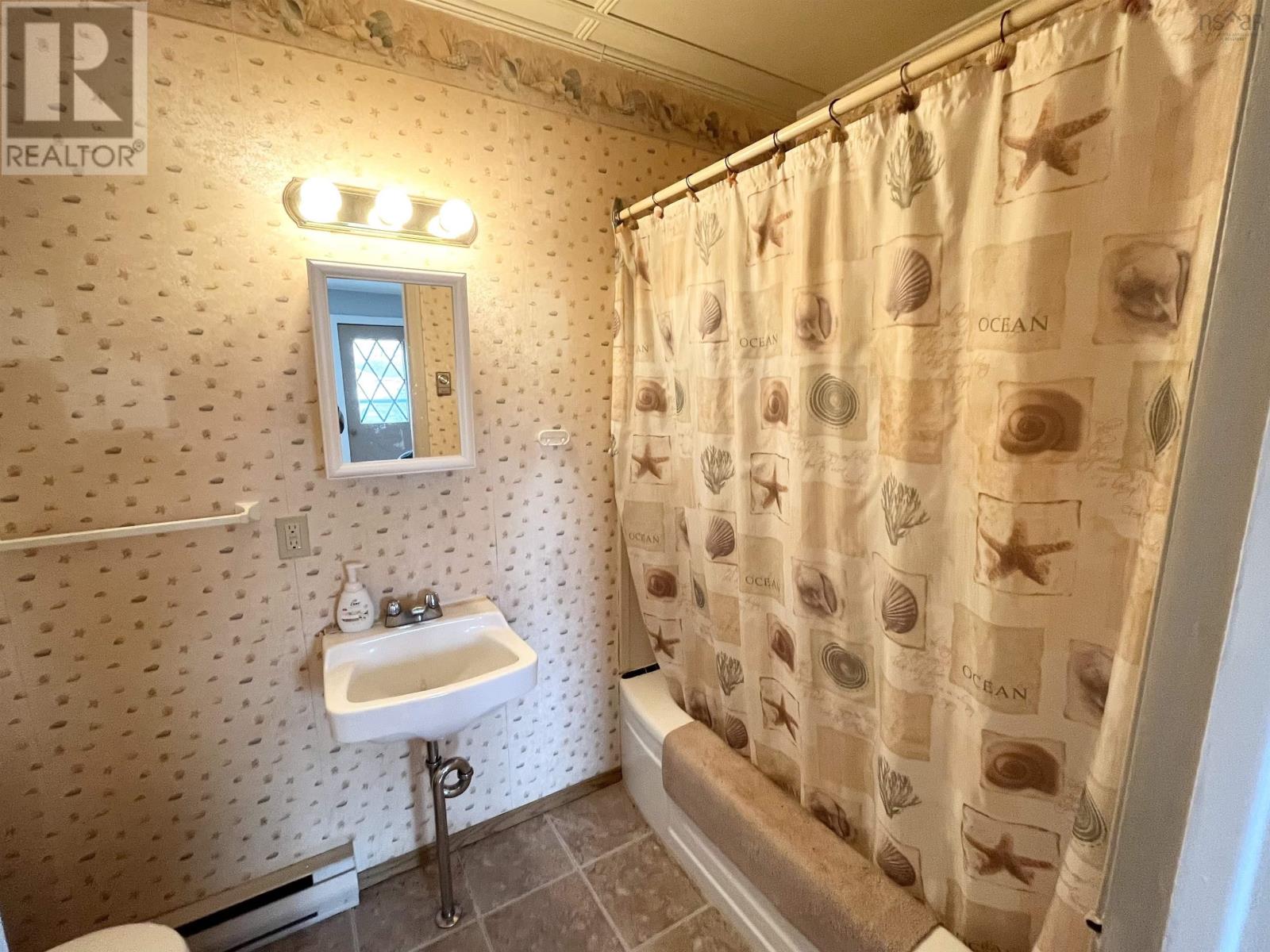 Property 17 of 27 of 43 Hibbert Street