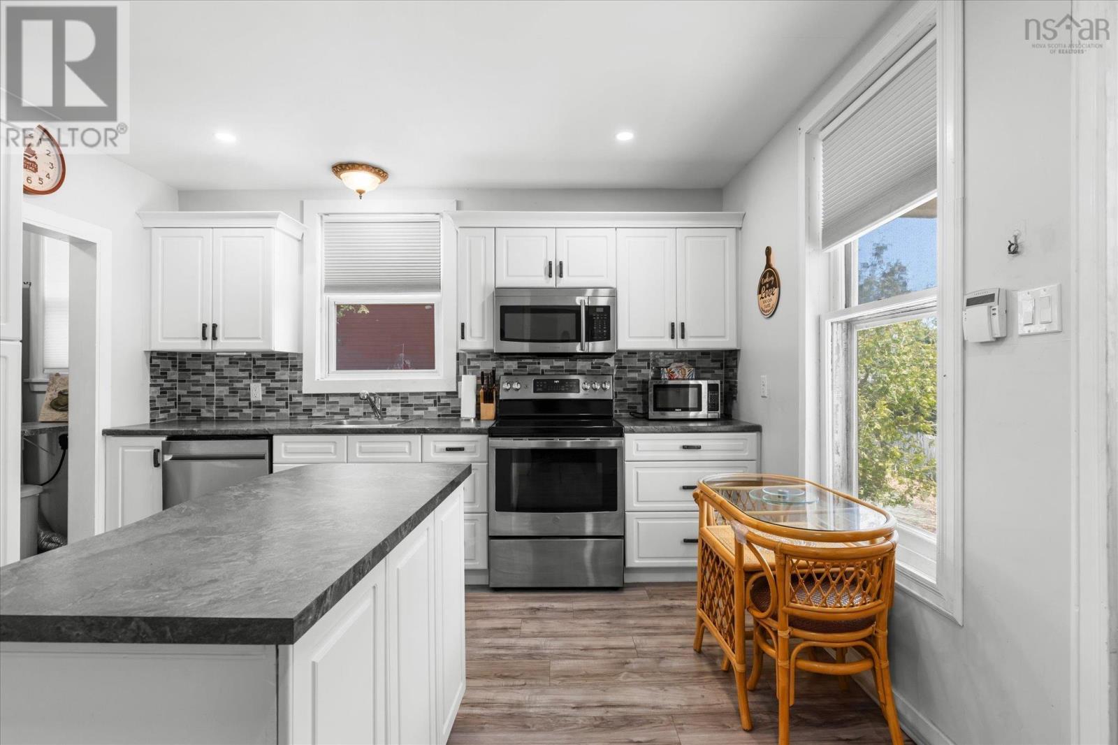 99 Dufferin Street - 35