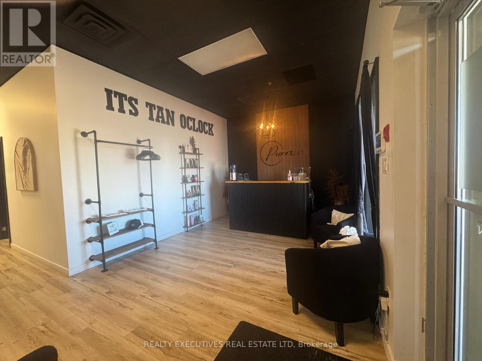 Studio for Rent in Ottawa – 130 – 80 DUFFERIN STREET, Ottawa – By Peter Sagos - Image 5