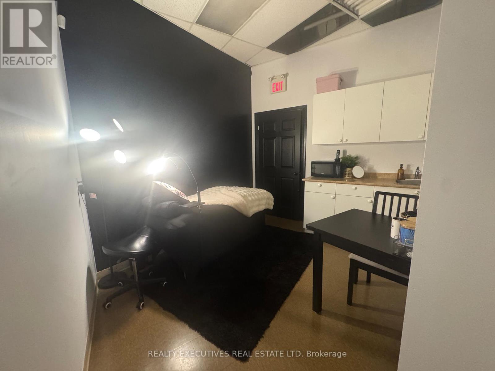 Studio for Rent in Ottawa – 130 – 80 DUFFERIN STREET, Ottawa – By Peter Sagos - Image 9