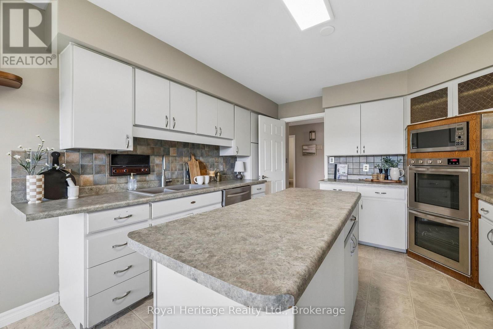232 BEATRICE STREET W - 14