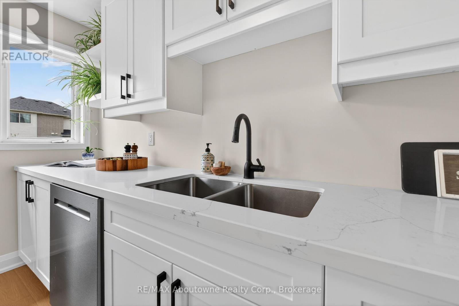 2385 GUILDSTONE CRESCENT - 37