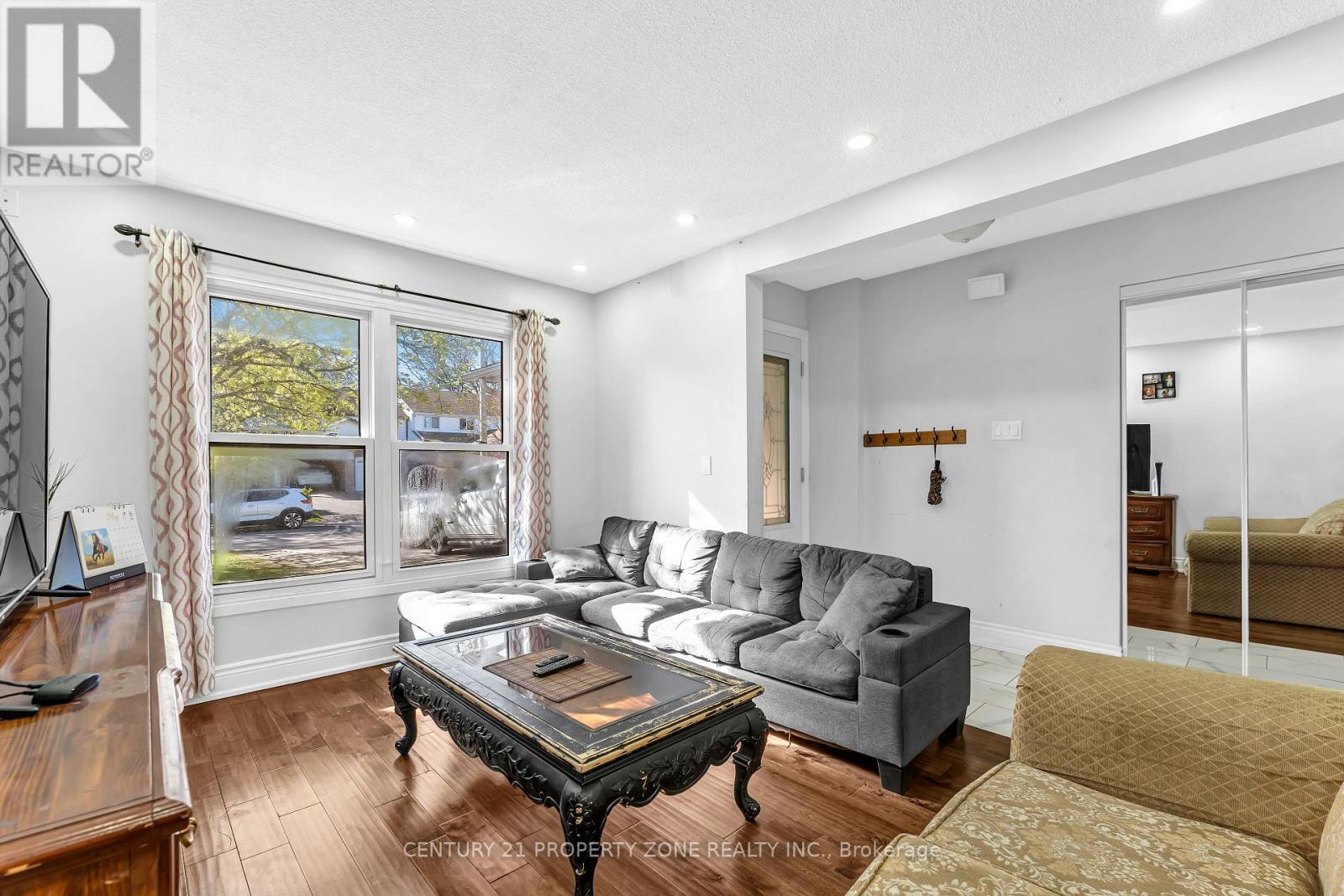 78 TRAVERSTON COURT - 4