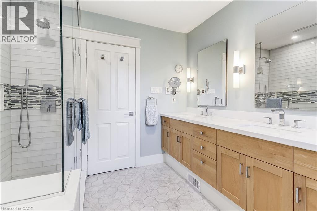692 COURTLAND Place - 22