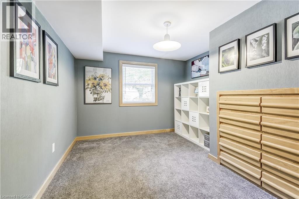 692 COURTLAND Place - 25
