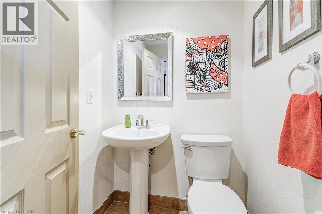692 COURTLAND Place - 26