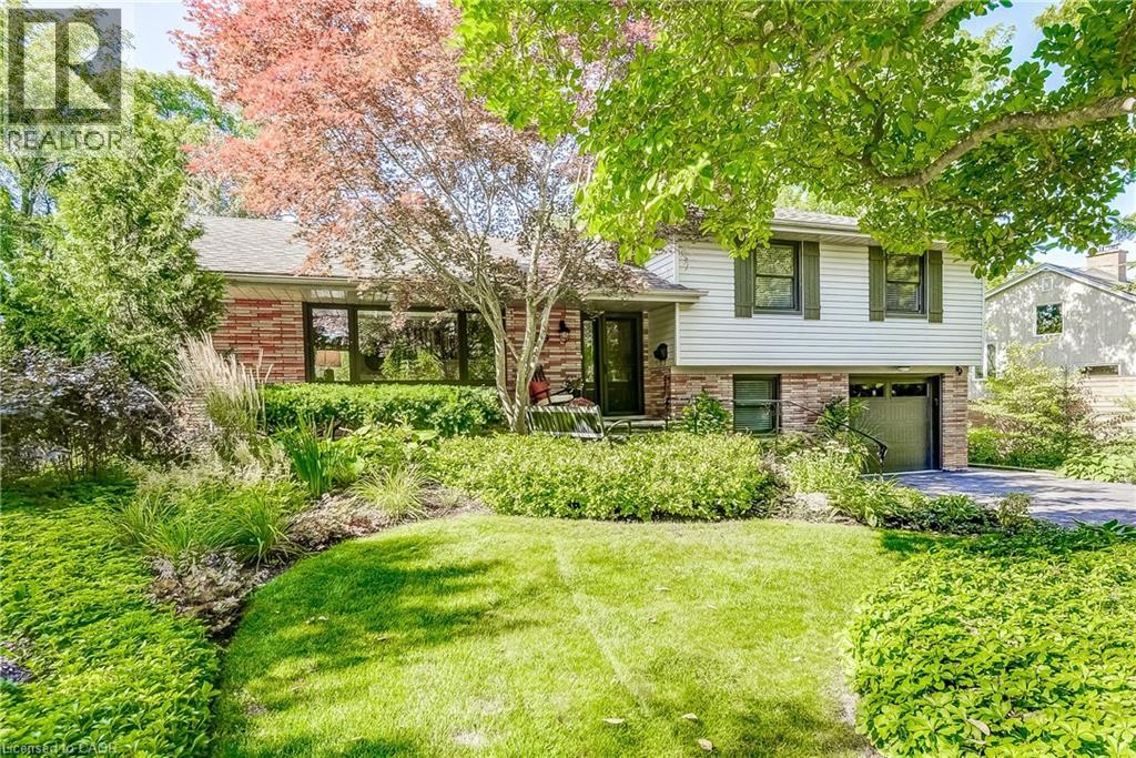 692 COURTLAND Place, Burlington, Ontario, L7R2M6 — Photo 3