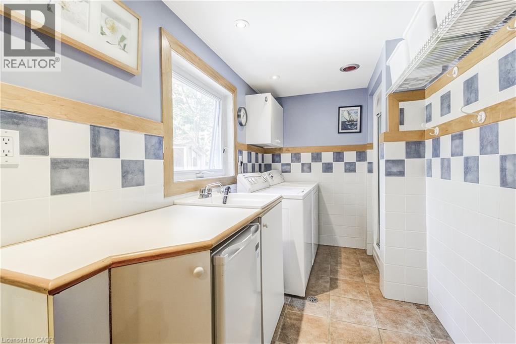 692 COURTLAND Place - 30
