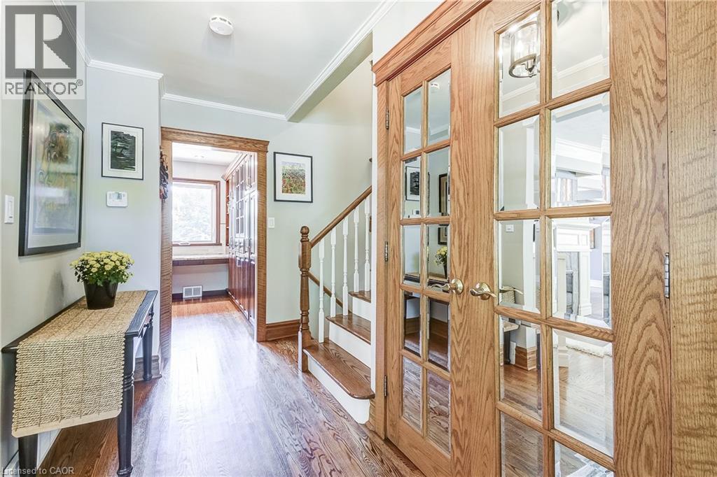692 COURTLAND Place - 6